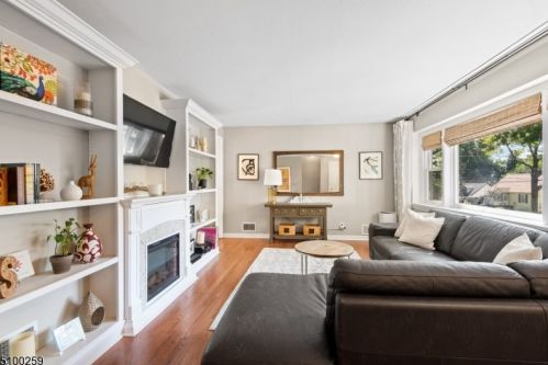 19 Sunnyside Rd, Town Center, NJ 07052-2031