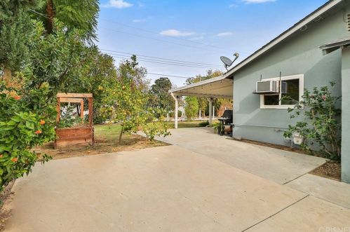 2693 Royal Ave, Simi Valley CA 93065-4768 exterior