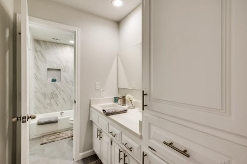 2525 Lk Bnd Ter, Carrollton TX 75006-2130 exterior