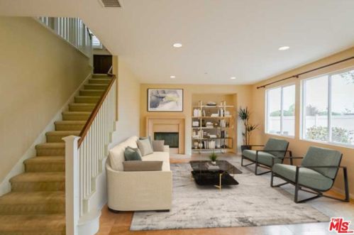 357 Lakeview Ct, Oxnard, CA 93036-5323