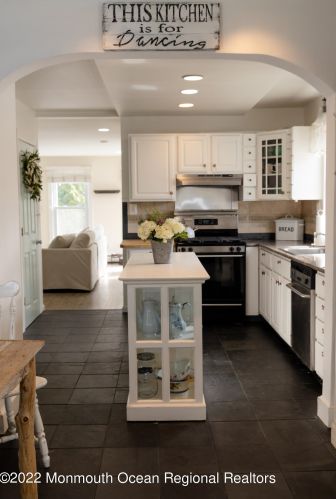 37 Hubbard Ave, Tinton Falls NJ 07701-5532 exterior