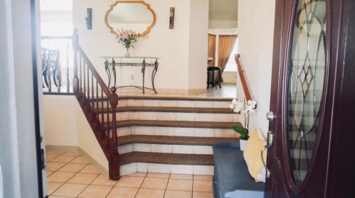 706 Santa Barbara St, Los Banos, CA 93635-2931