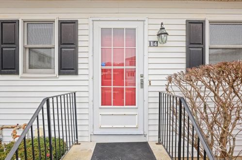 14 Commodore Cmns, Derby, CT 06418-2148