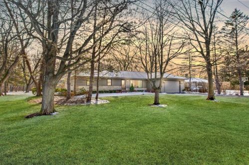 2929 Farner Ct, Bannockburn, IL 60015-1644