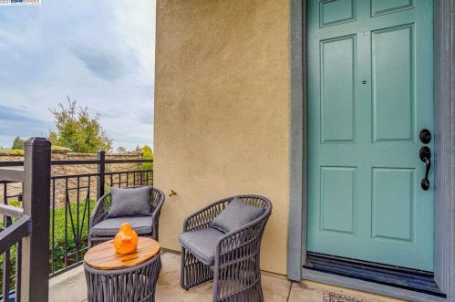 8857 Oliver Pl, Pleasanton, CA 94568-1380