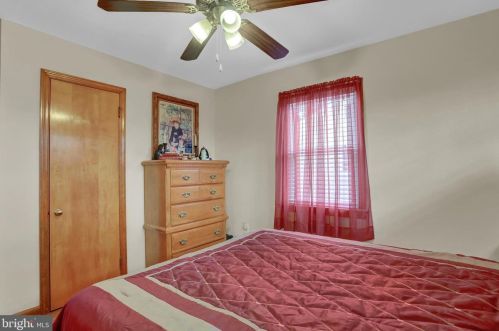 20 Lincoln Dr, Hanover PA 17331-4906 exterior