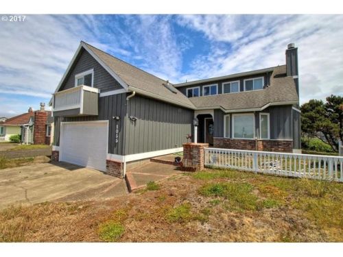 1055 Mark St, Newport, OR 97365-5128
