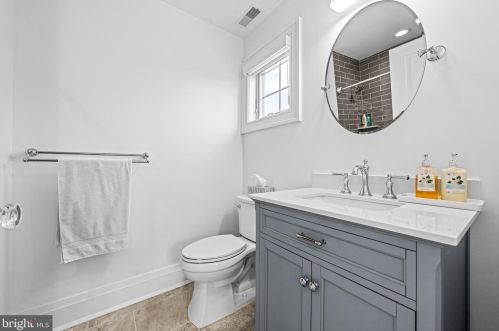 605 Warwick Rd, Tavistock NJ  08033-3926 exterior