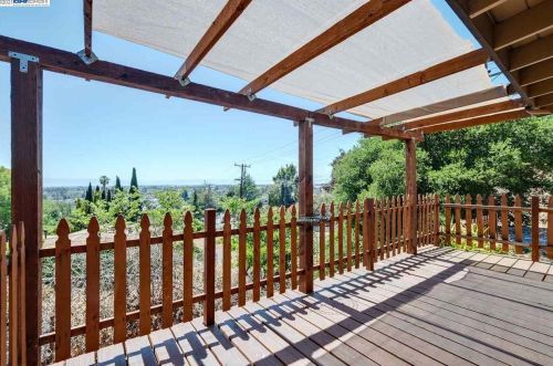 1130 Highland Blvd, Hayward, CA 94542-1006
