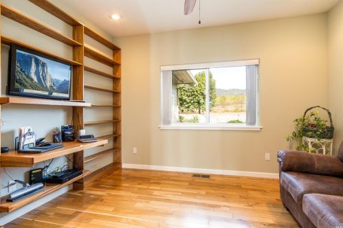 2000 Sanford Rnch Rd, Ukiah CA 95482-5251 exterior