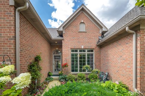 1038 Catherine Ave, Naperville, IL 60540-6570