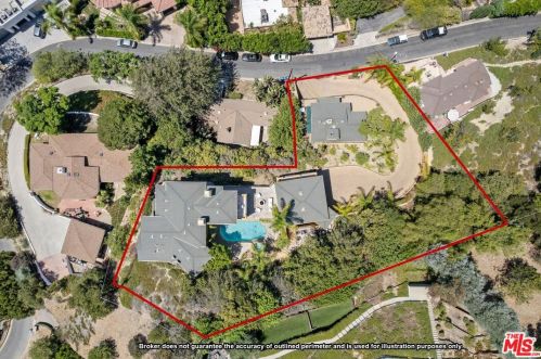 14700 Round Valley Dr, Van Nuys, CA 91403-4634