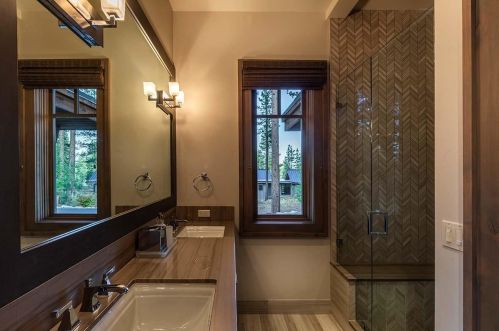 9654 Dunsmuir Way, Truckee CA  96161-4268 exterior