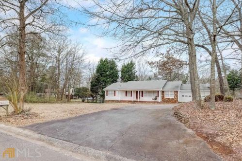 3951 Philmont Dr, Marietta, GA 30066-2735