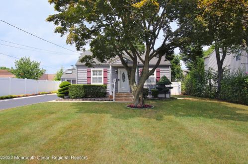 207 Patterson Ave, Tinton Falls, NJ 07702-4141