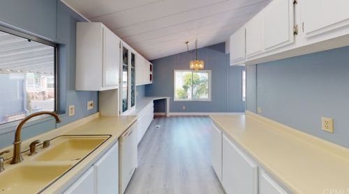 330 Magpie Ln, Santa Ana CA  92708-5822 exterior