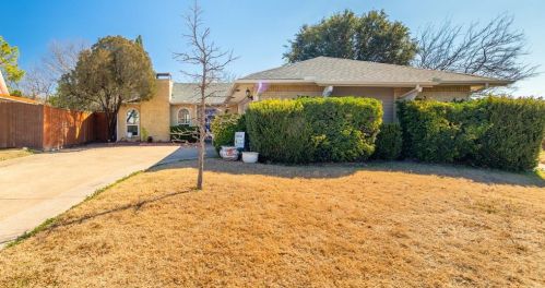 2212 Colonial Pl, Carrollton TX 75007-5503 exterior