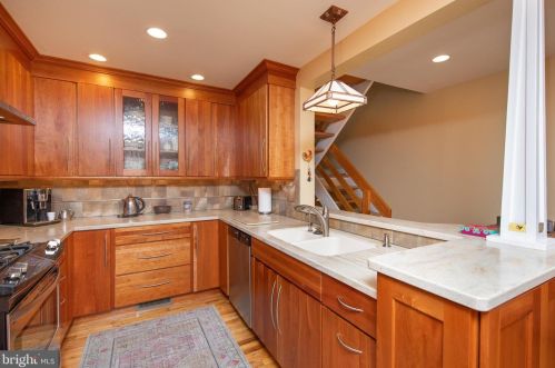427 16 St, Philadelphia PA  19146-1657 exterior