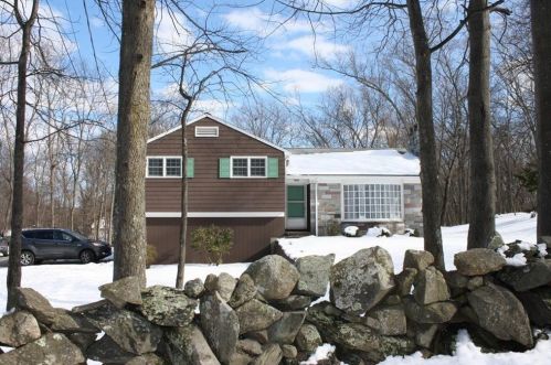 30 Woodward Rd, Lincoln, RI 02865-4917