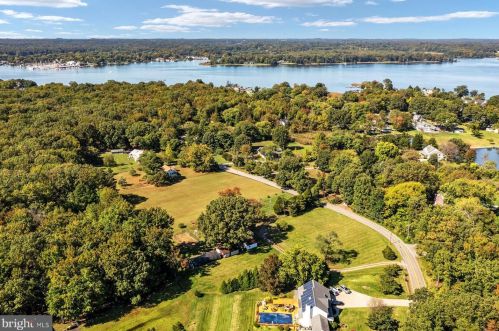 6482 Shady Side Rd, Shady Side MD 20764-9715 exterior