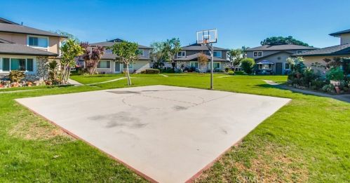 16717 Viewpoint Ln, Huntington Beach CA  92647-7332 exterior