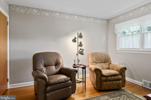 1004 Oakwood Rd, Haddonfield NJ 08033-3632 exterior