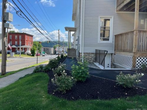 174 Coram Ave, Huntington CT  06484-3322 exterior