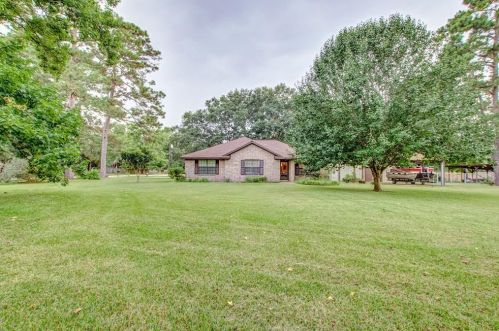 18 River Oaks St, Mont Belvieu, TX 77535