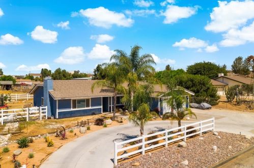 16975 Obsidian Dr, Riverside CA  92508-9407 exterior
