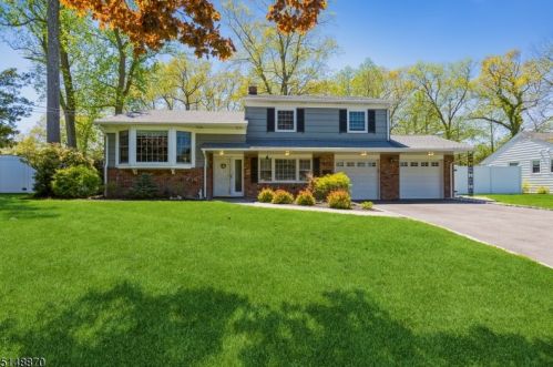 249 Holly Hl, Mountainside, NJ 07092-1957