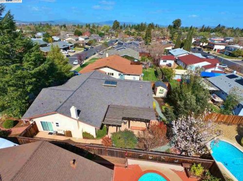 1074 Innsbruck St, Livermore, CA 94550-5662