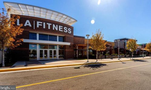 7109 Lamar Dr, Springfield VA  22150-3127 exterior