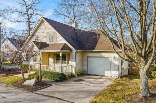 2 Gardner Ln, Niantic, CT 06357-1250