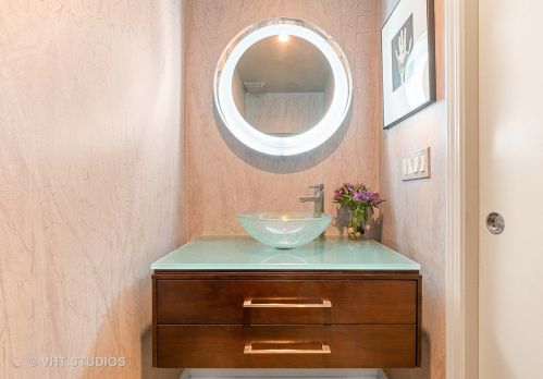 1020 North Ave, Bannockburn IL  60015-2206 exterior