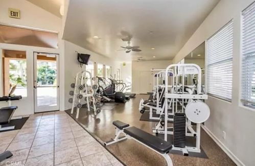 1407 Elmhurst, Irvine CA  92618-4023 exterior