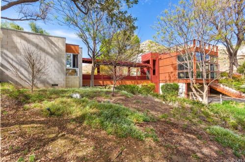 2025 Mt Vernon Ave, Riverside CA  92507-2528 exterior