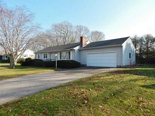 41 Hubbard St, Westerly, RI 02891-3207