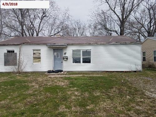 810 Saint Matthew Dr, East Saint Louis, IL 62206-1738