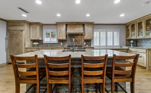 10526 Berry Knl Dr, Dallas TX  75230-4245 exterior