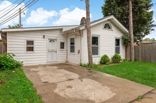 12221 Longwood Dr, Dixmoor, IL 60406-1325