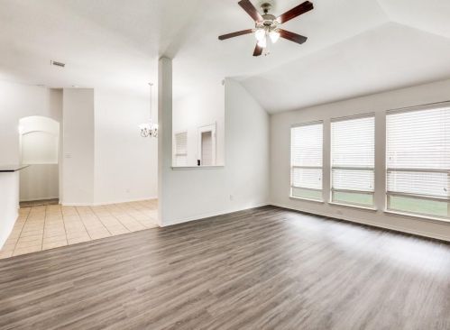 2033 Cattle Creek Rd, Fort Worth TX  76134-4194 exterior
