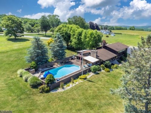 4 Peary Dr, Wantage, NJ 07461-4005