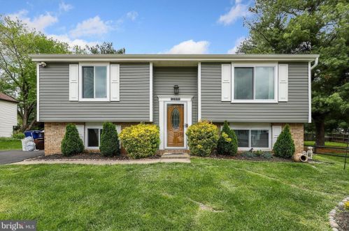 209 Birch St, Leesburg, VA 20176-4521