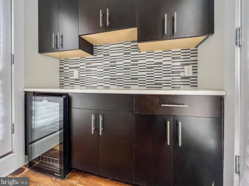 154 Front St, Philadelphia PA  19106-0020 exterior