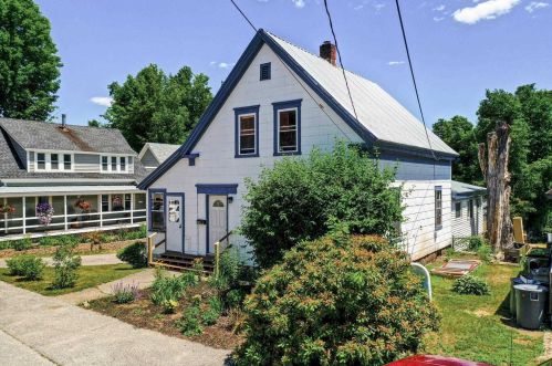 25 Academy St, Laconia, NH 03246-3680