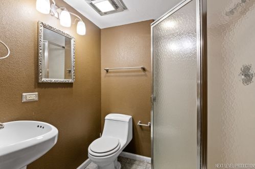 6765 County Line Ln, Willowbrook IL  60527-5726 exterior
