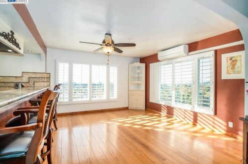 1301 Juana Ave, San Leandro CA  94577-5044 exterior