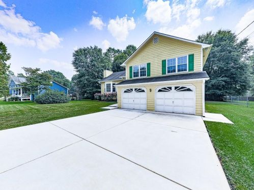 405 Creek Run Dr, Holly Springs, GA 30188-1951