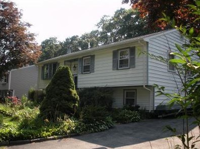 35 Tell St, Warwick, RI 02889-8423