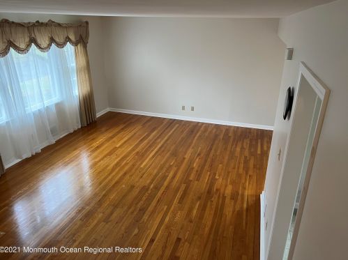 120 Irwin Pl, Middletown NJ  07748-2348 exterior